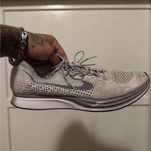 Nike Men's Light Gray Athletic Shoes